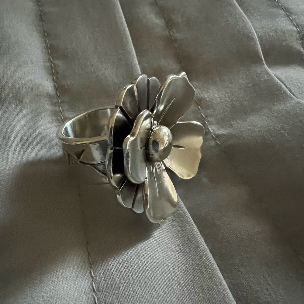 Silver Custom Made Ring with Beautiful Flower